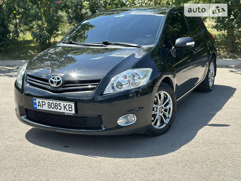 2010 toyota auris