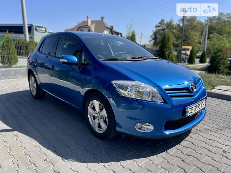 2011 toyota auris