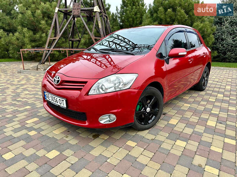 2012 toyota auris