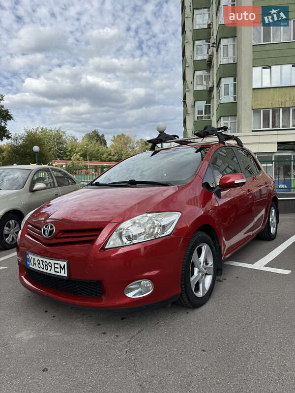 2012 toyota auris