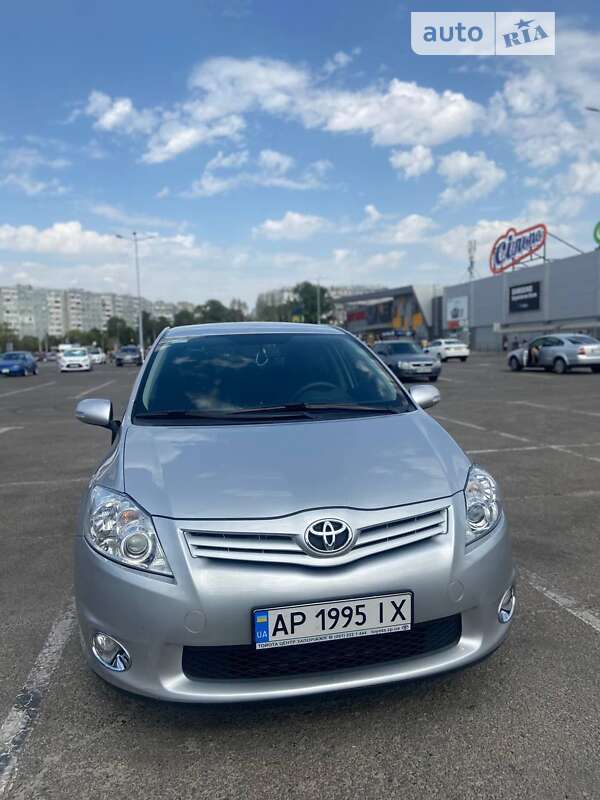 2012 toyota auris