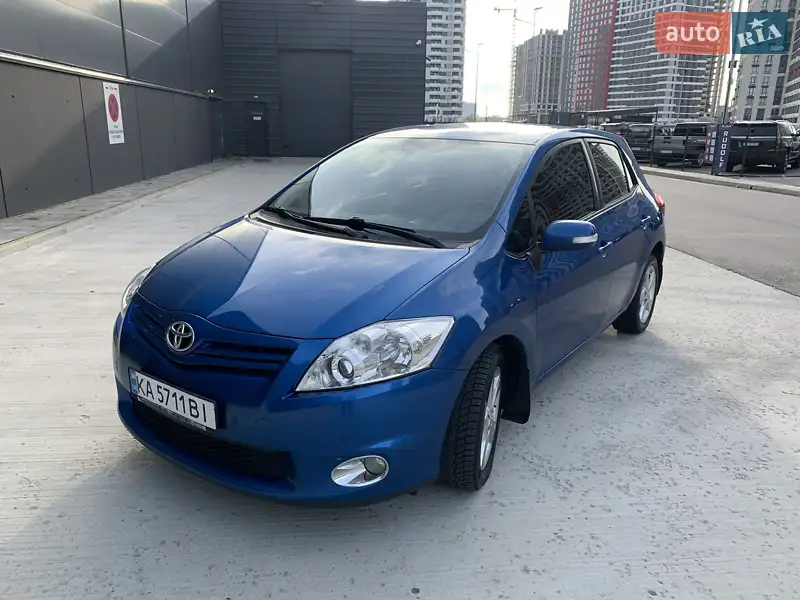 2010 toyota auris