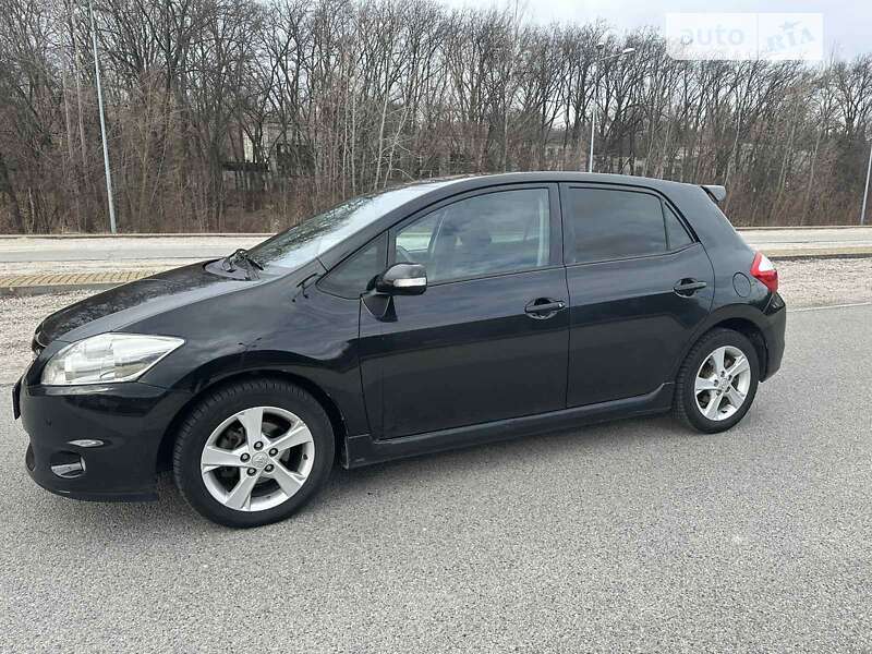 2011 toyota auris