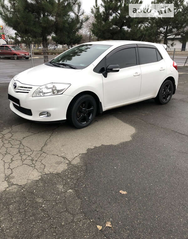 2012 toyota auris