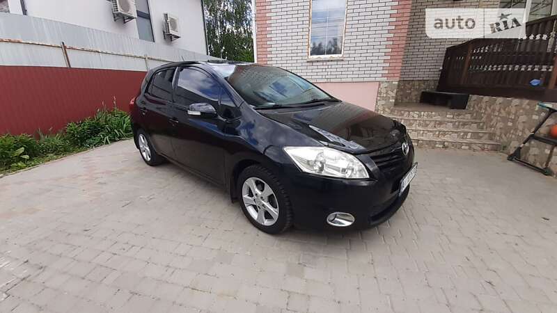 2012 toyota auris