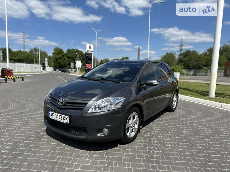 2012 toyota auris