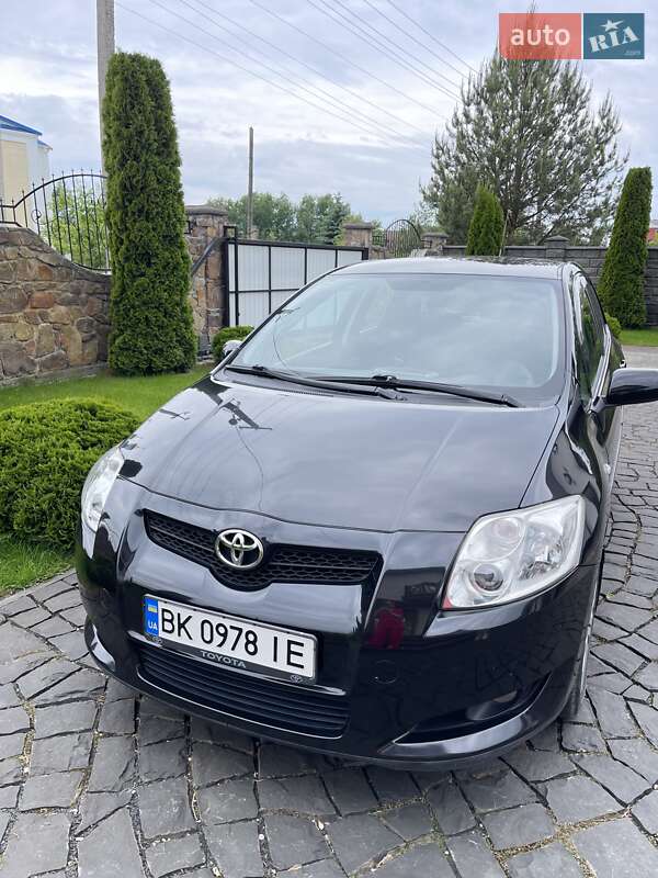 2008 toyota auris