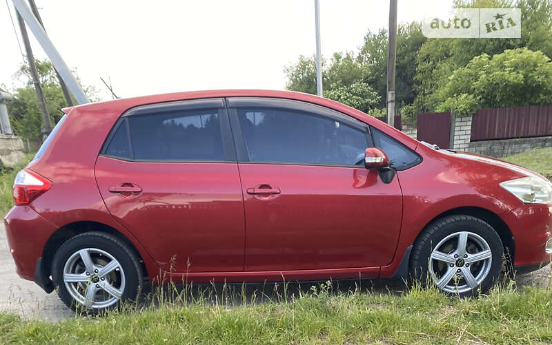 2010 toyota auris