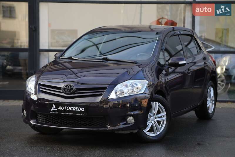 2011 toyota auris