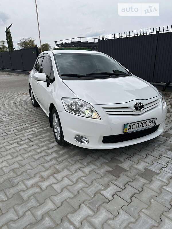 2011 toyota auris