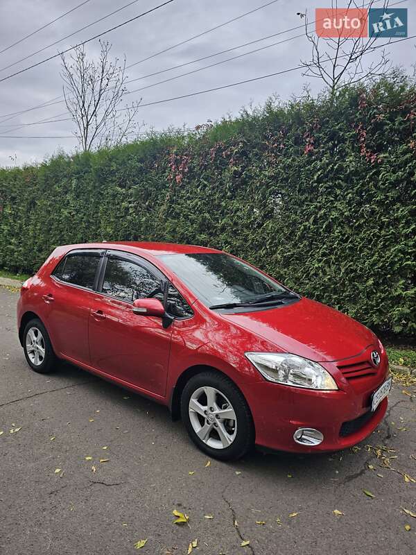 2012 toyota auris