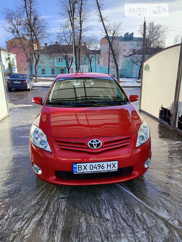 2012 toyota auris