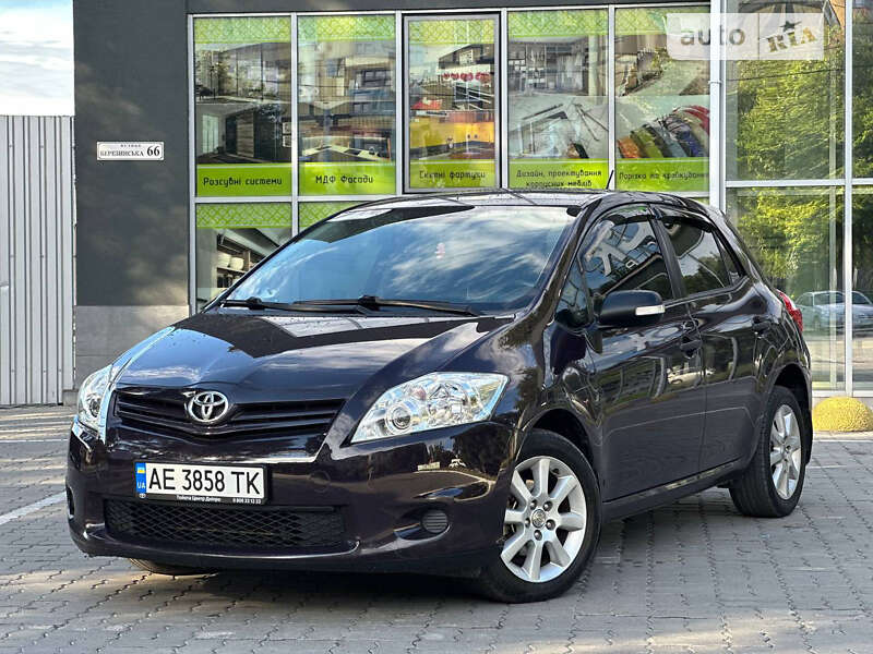 2011 toyota auris