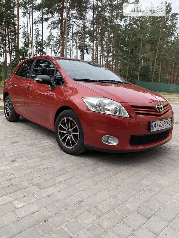 2010 toyota auris