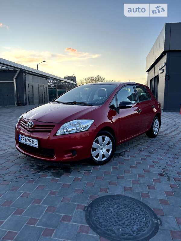 2010 toyota auris