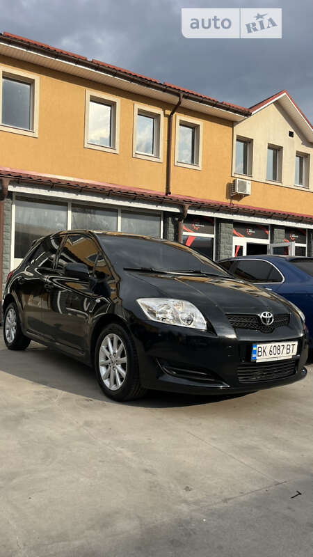 2008 toyota auris