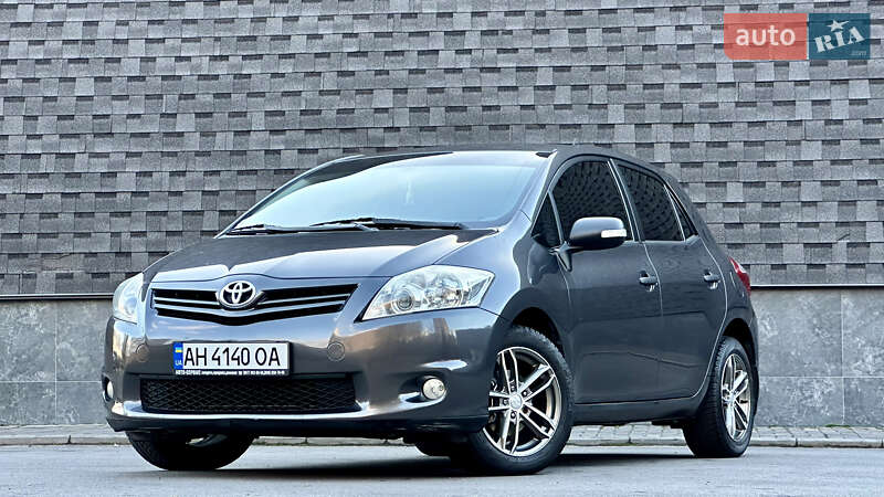 2011 toyota auris