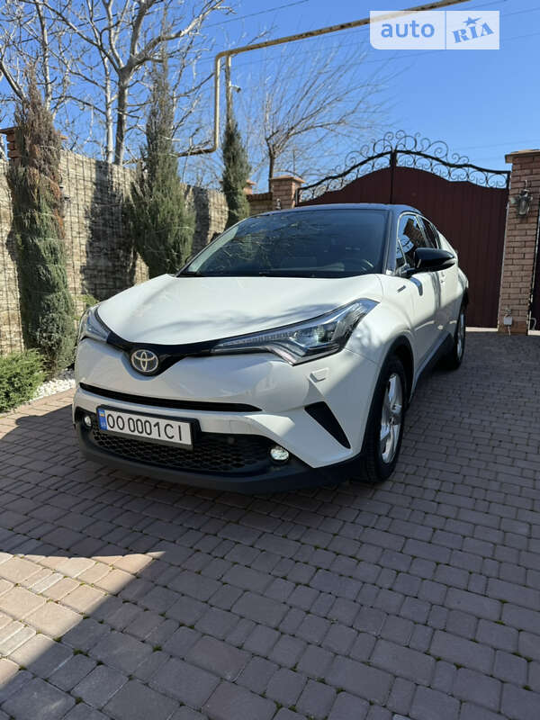 2019 toyota c-hr hybrid