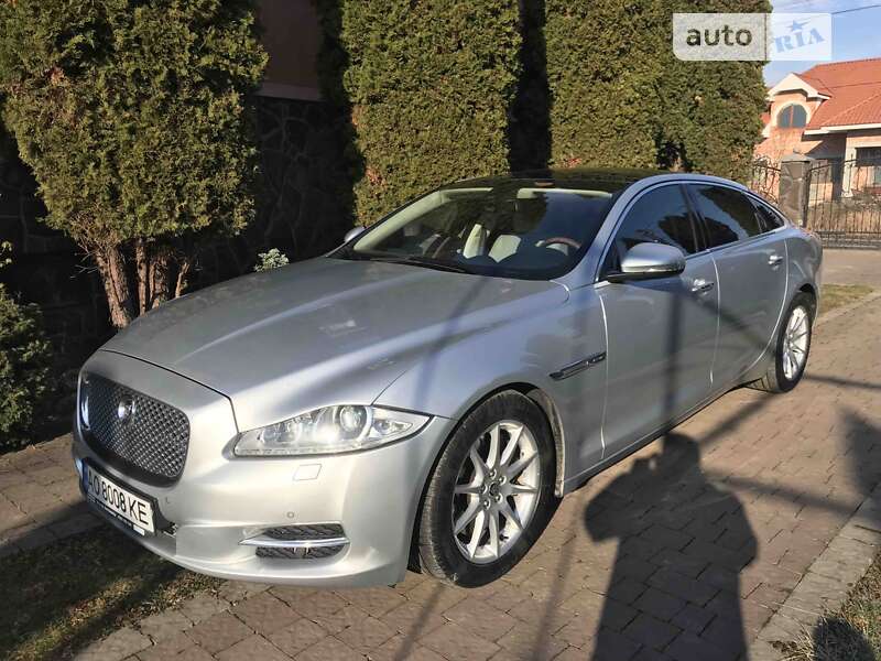 2010 jaguar xj-