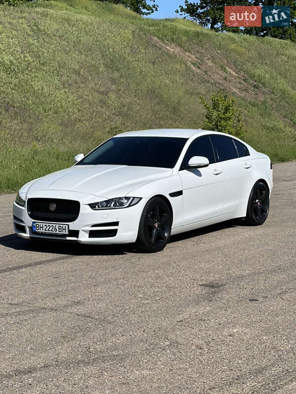 2015 jaguar xe jt2