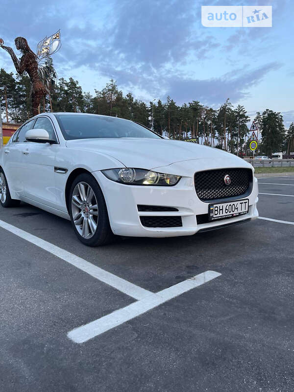 2019 jaguar xe