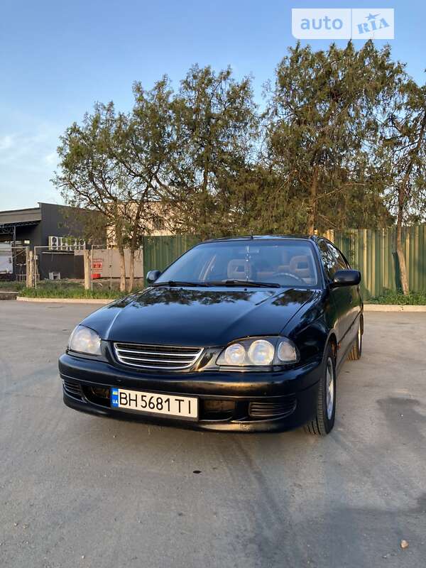 1999 toyota avensis