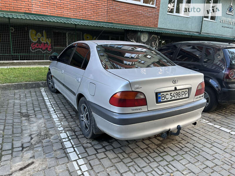 1999 toyota avensis