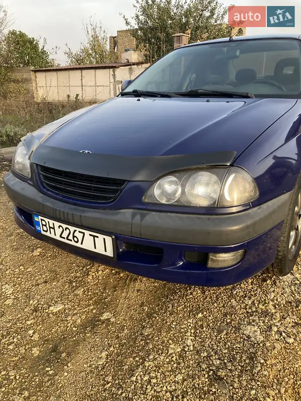 1998 toyota avensis
