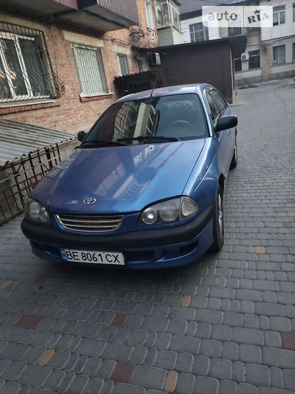 1998 toyota avensis