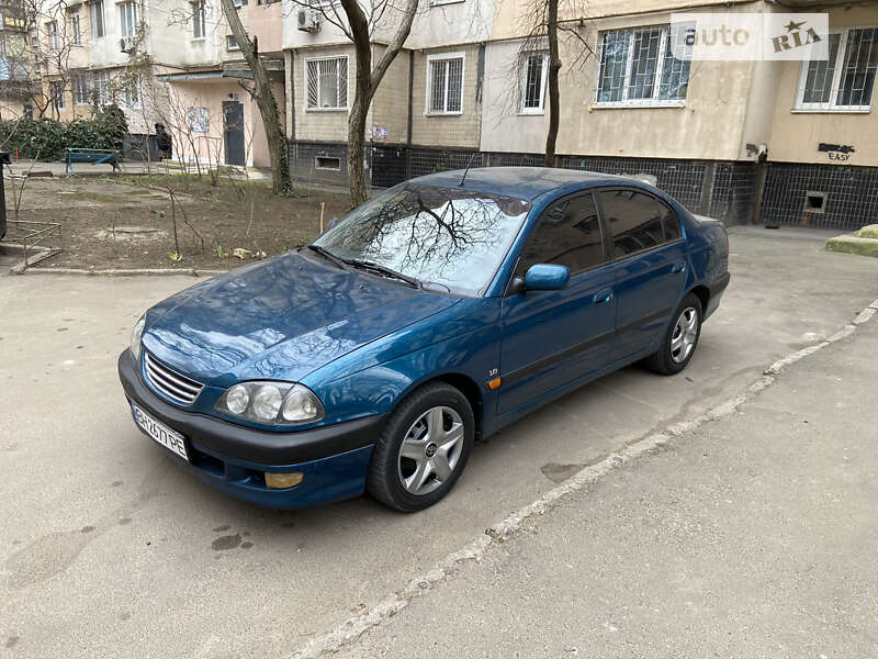 1998 toyota avensis
