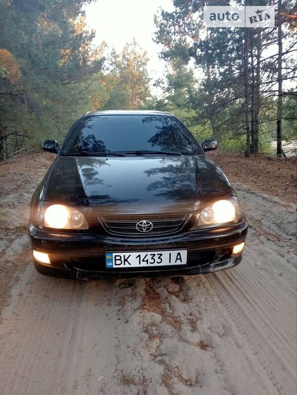 1999 toyota avensis