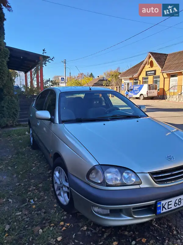 1999 toyota avensis
