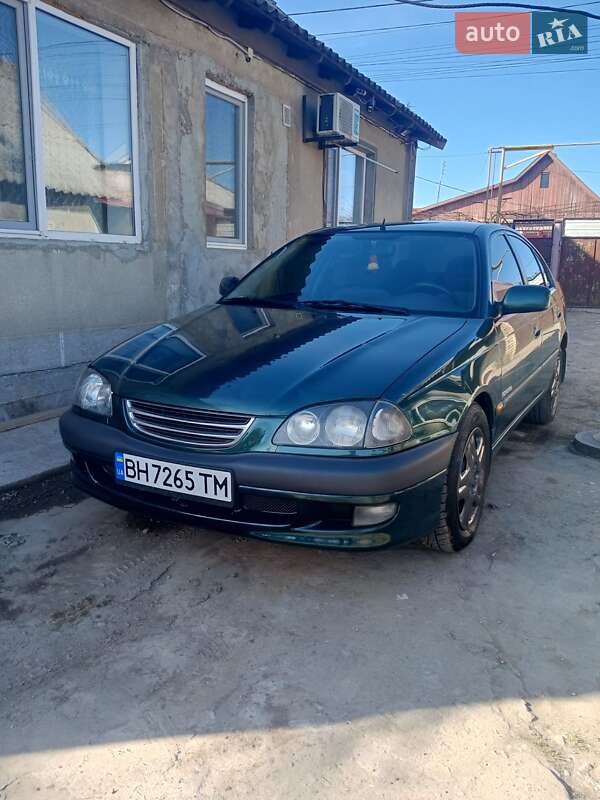 1998 toyota avensis