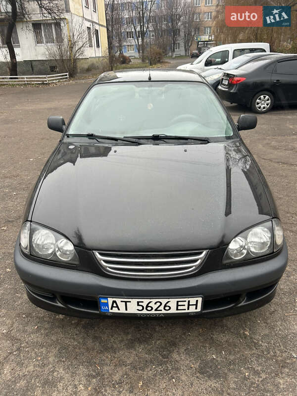 1999 toyota avensis