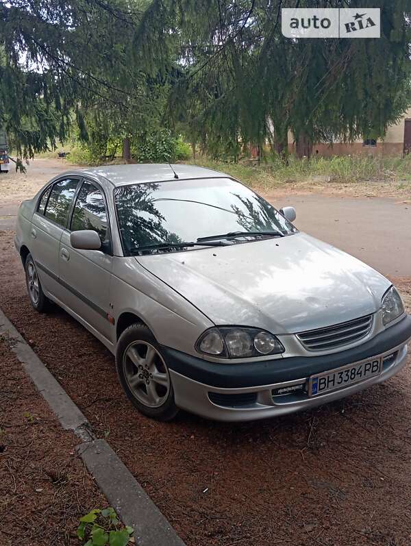 2000 toyota avensis