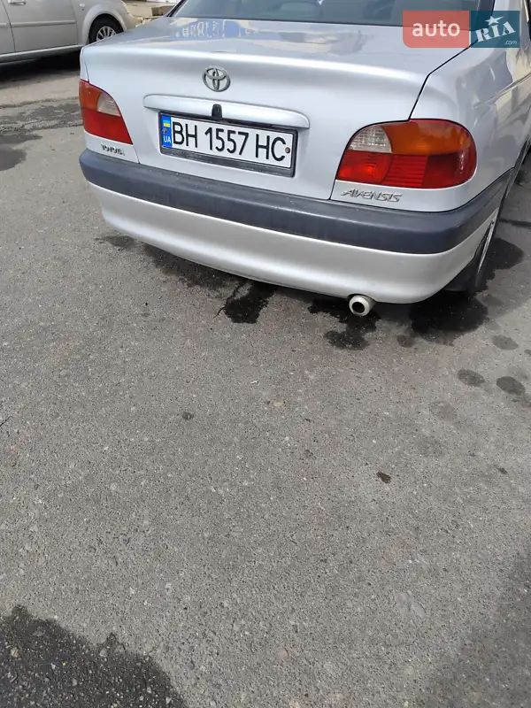 1999 toyota avensis