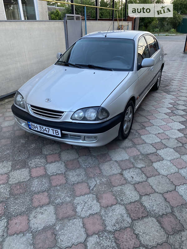 1999 toyota avensis