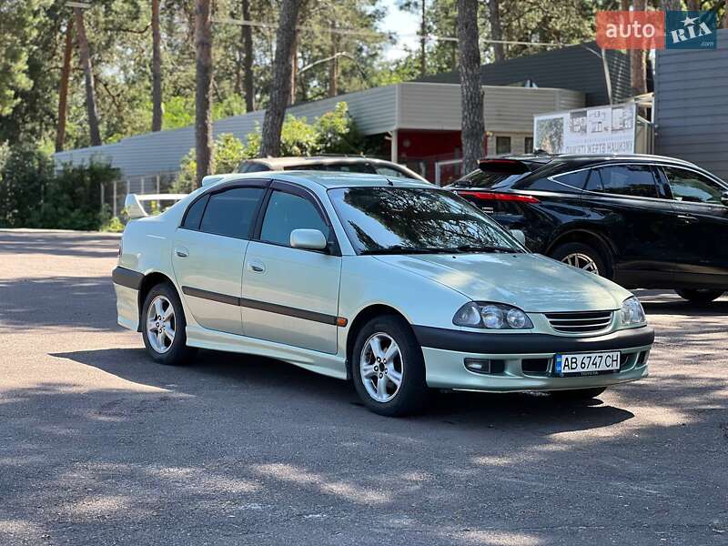 2000 toyota avensis