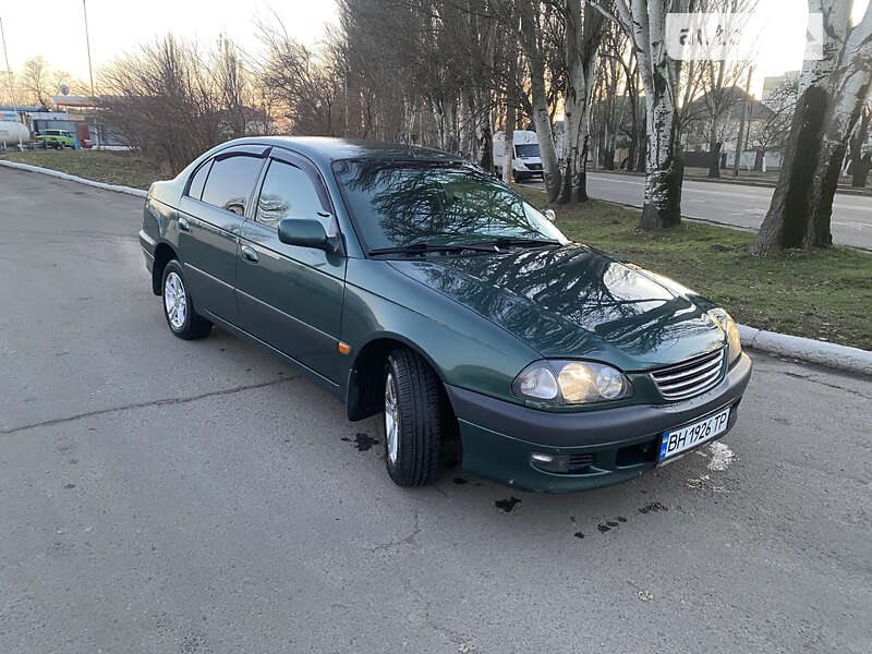 1999 toyota avensis