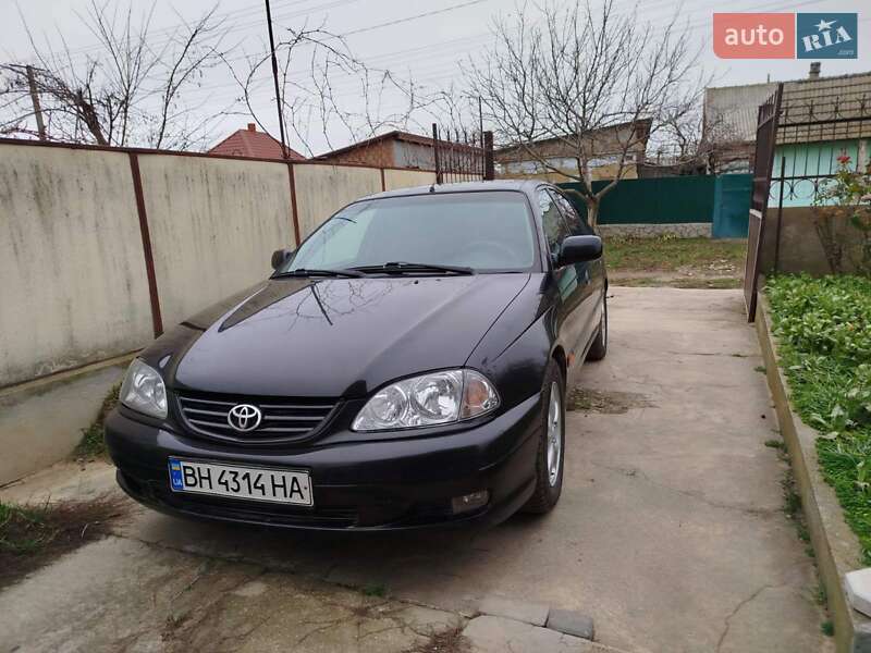 2000 toyota avensis