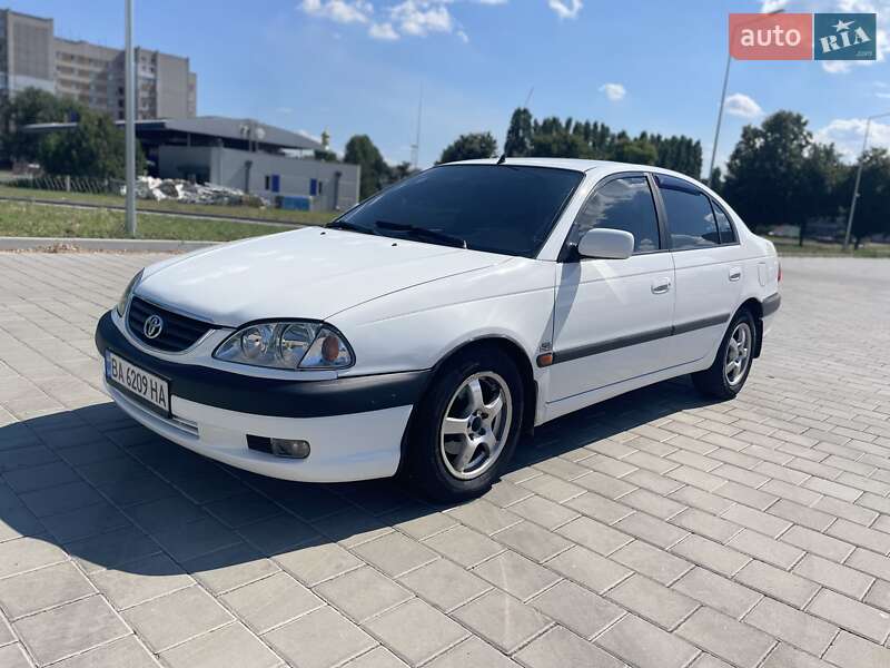 2000 toyota avensis