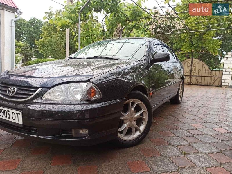 2000 toyota avensis