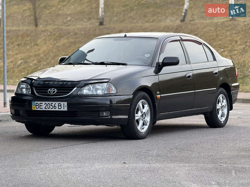 2001 toyota avensis