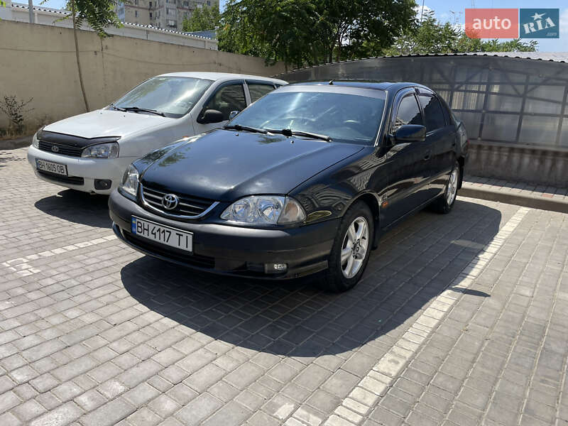2001 toyota avensis