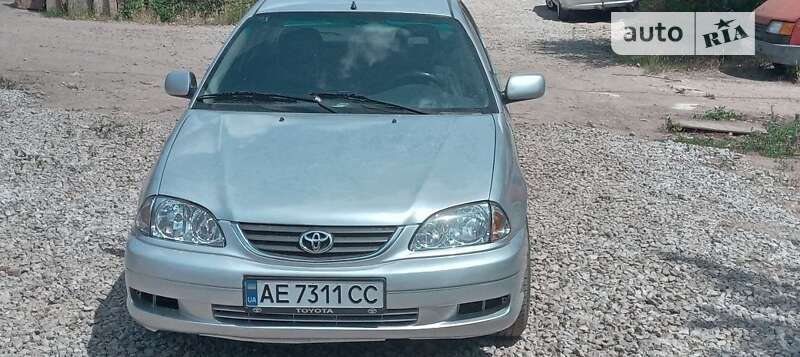 2000 toyota avensis