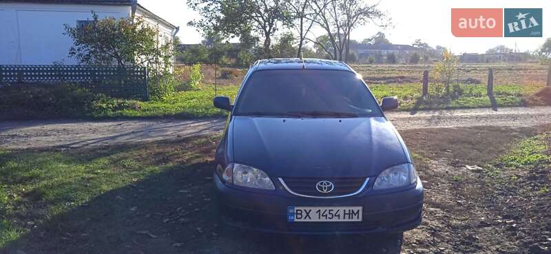 2001 toyota avensis