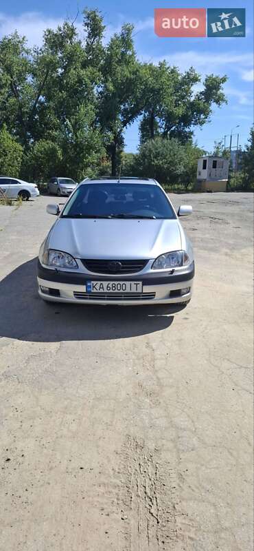 2002 toyota avensis