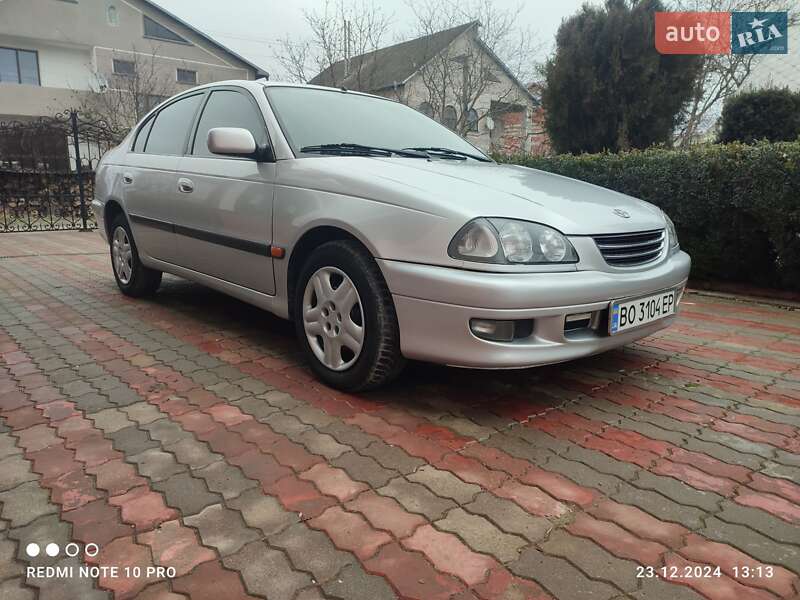 2000 toyota avensis