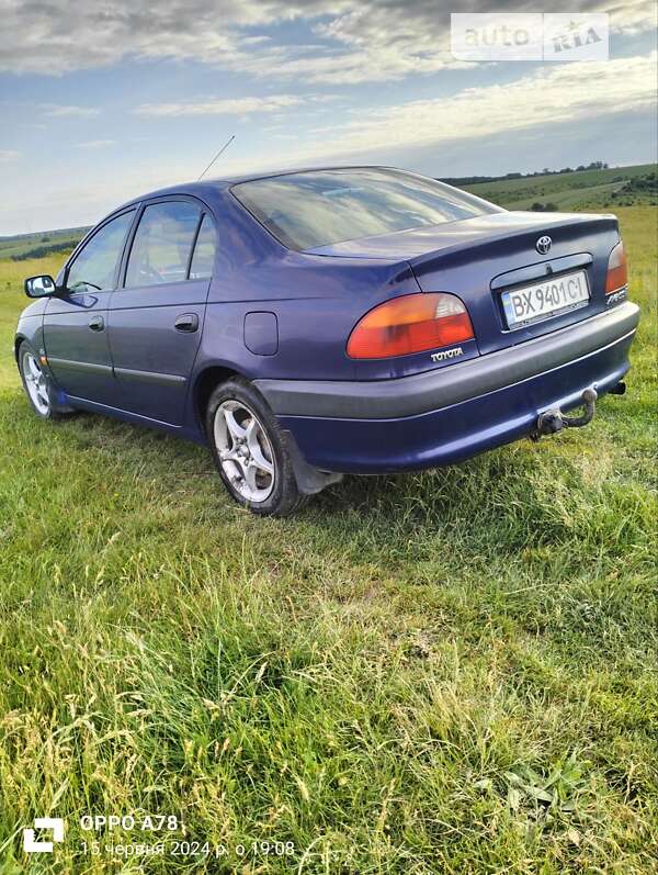 1999 toyota avensis
