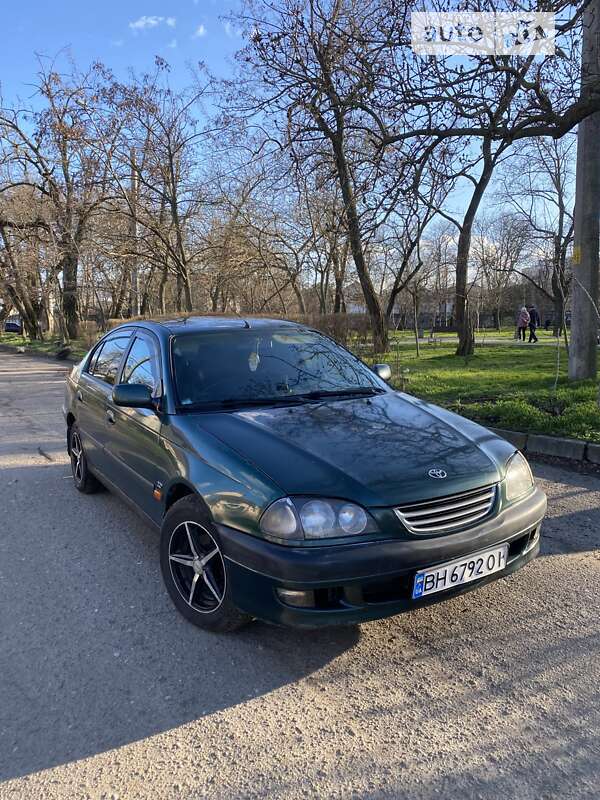 1998 toyota avensis